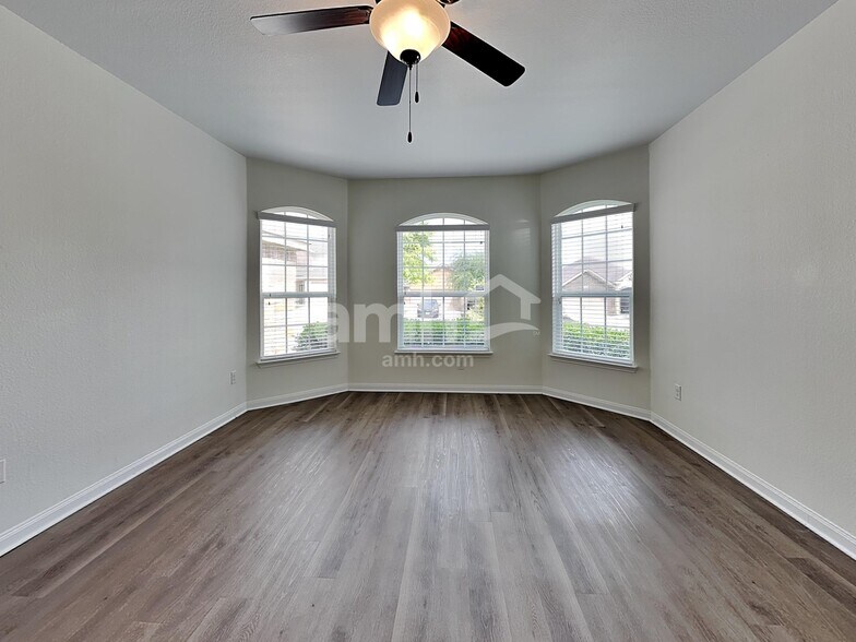 Building Photo - 12712 Shoreline Dr