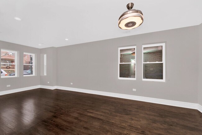 Building Photo - 2118 S 59th Ave