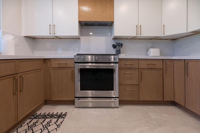 Building Photo - 179 Gran Via