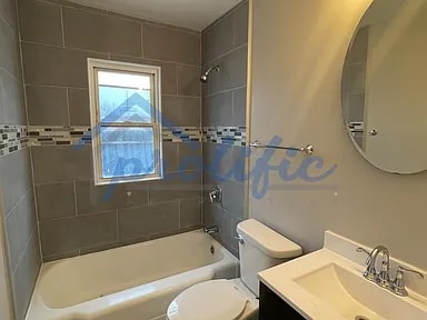 Building Photo - 712 W 19th Ave