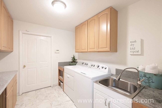 Building Photo - 44 Trish Dr