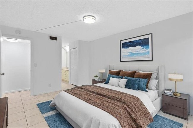 Building Photo - 2355 SW 15th St