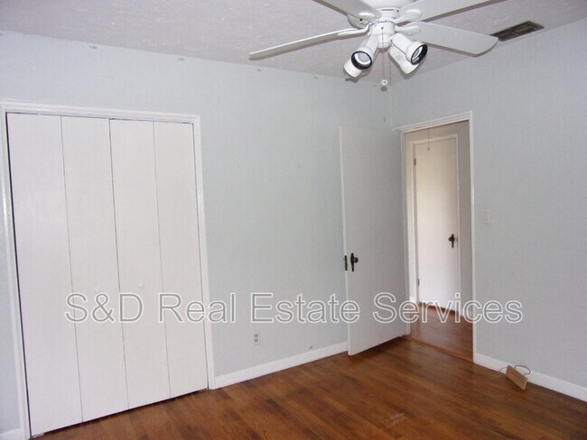Building Photo - 826 Hollingsworth Rd