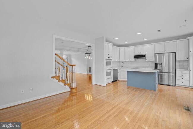Building Photo - 271 Murtha St