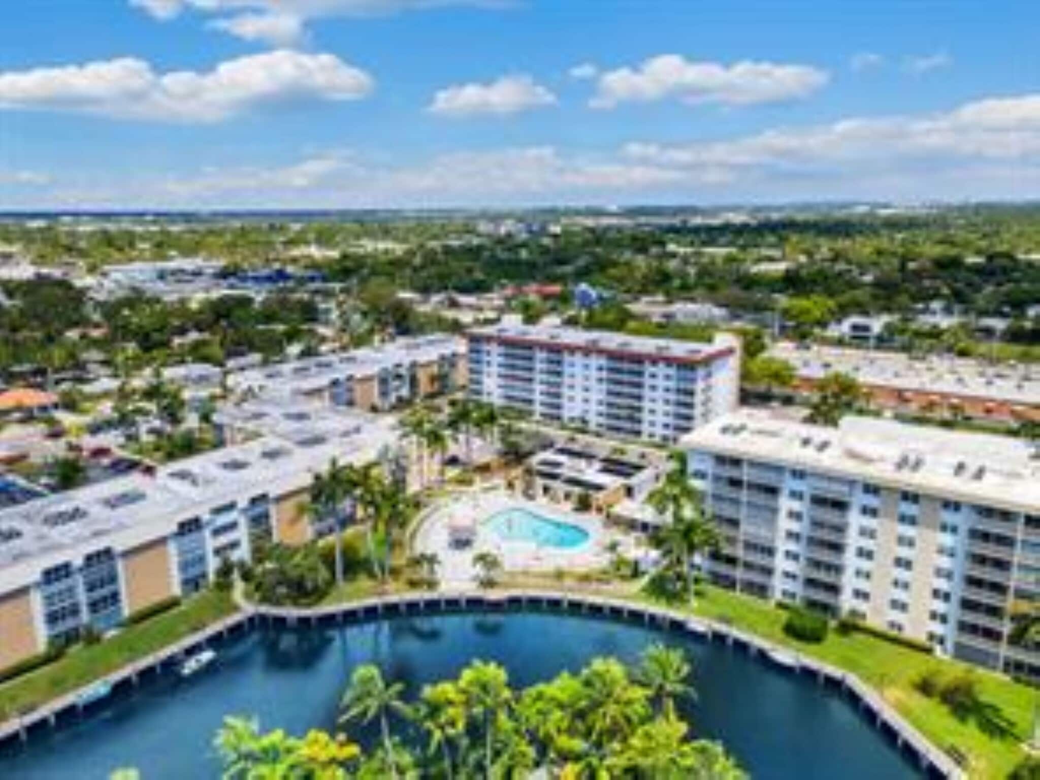 Building Photo - 3040 NE 16th Ave