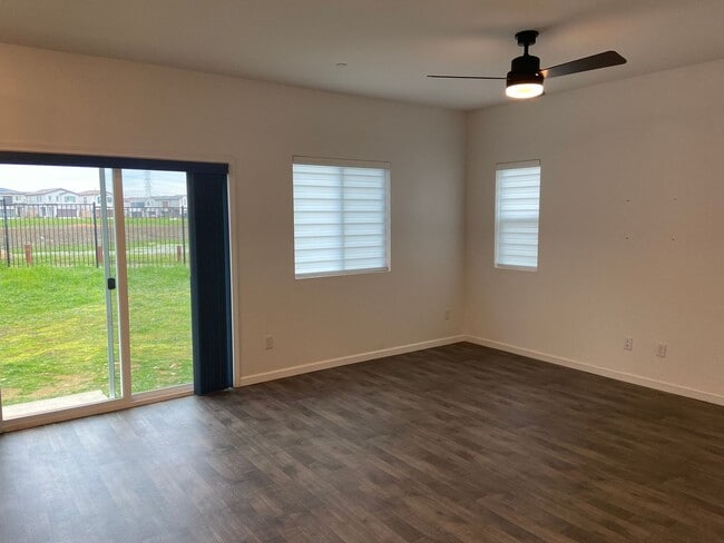 Building Photo - Cozy 3bdrm, 3 bath home in Rancho Cordova