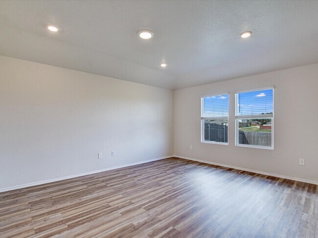 Building Photo - NEW LUXURY VINYL FLOORING IN ALL ROOMS - 3...