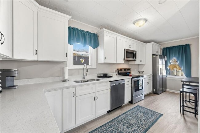 Building Photo - 213 St Louis Ave