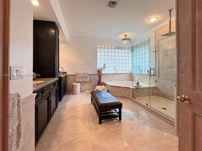 Building Photo - 375 Sabal Way