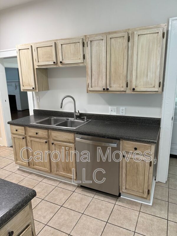 Building Photo - 112 Lavinia Ave