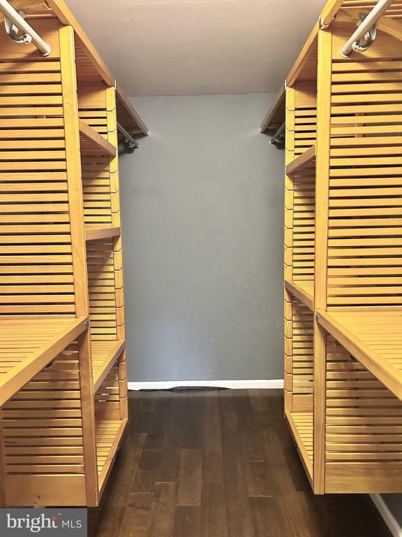 Building Photo - 904B Oliphant Ln