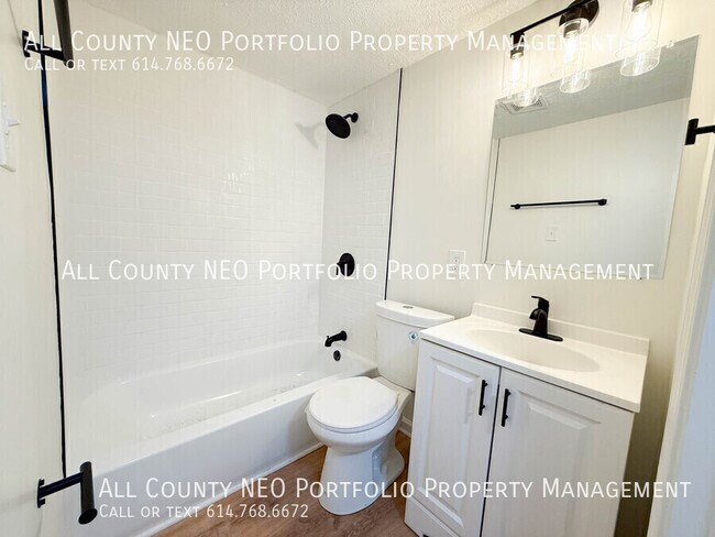 Building Photo - 560 Trevitt St