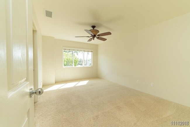 Building Photo - Fairways Edge, 3br/2.5ba w/yard (pets nego...