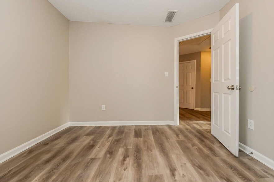 Building Photo - 6612 Chestnut Oaks Ridge