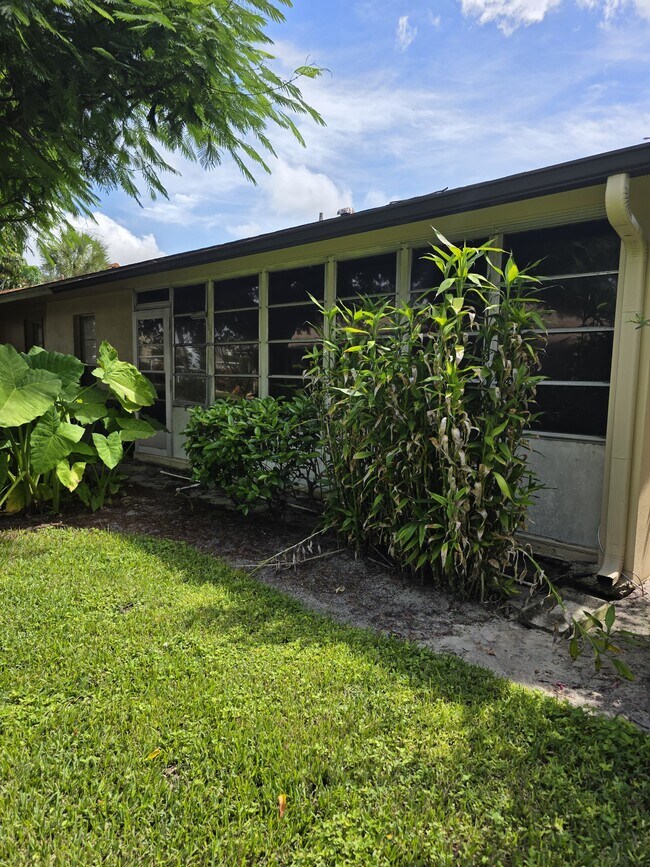 Building Photo - 3648 Boca Ciega Dr