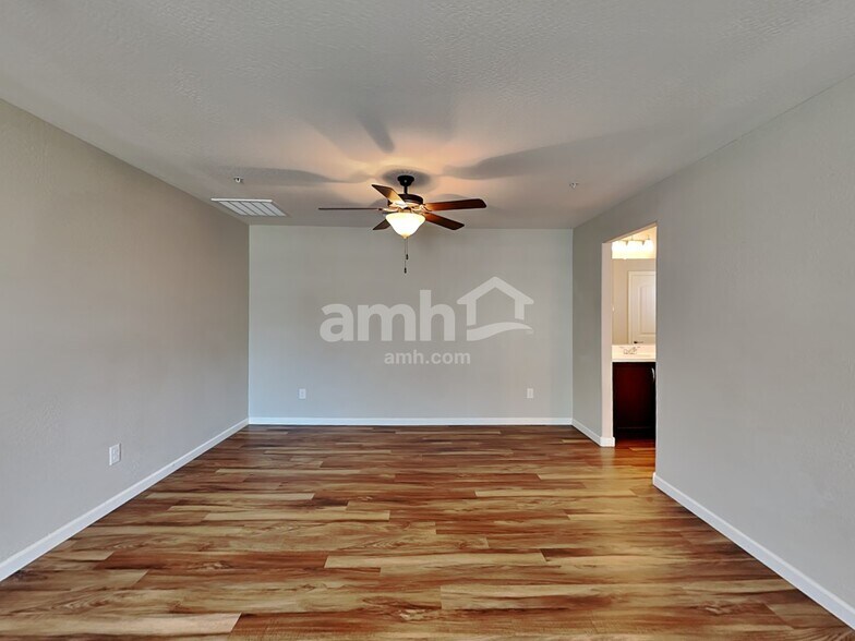 Building Photo - 20727 W Maiden Ln