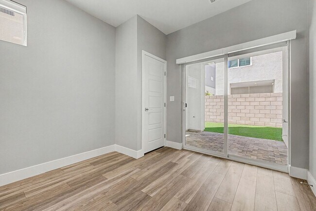 Building Photo - Modern Loft-Style Home Minutes from the Strip
