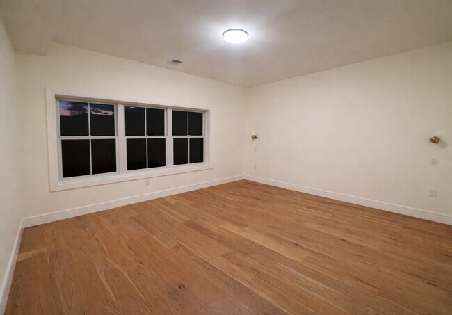 Building Photo - 92 E 27th St