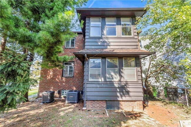 Building Photo - 19500 Lakeshore Blvd