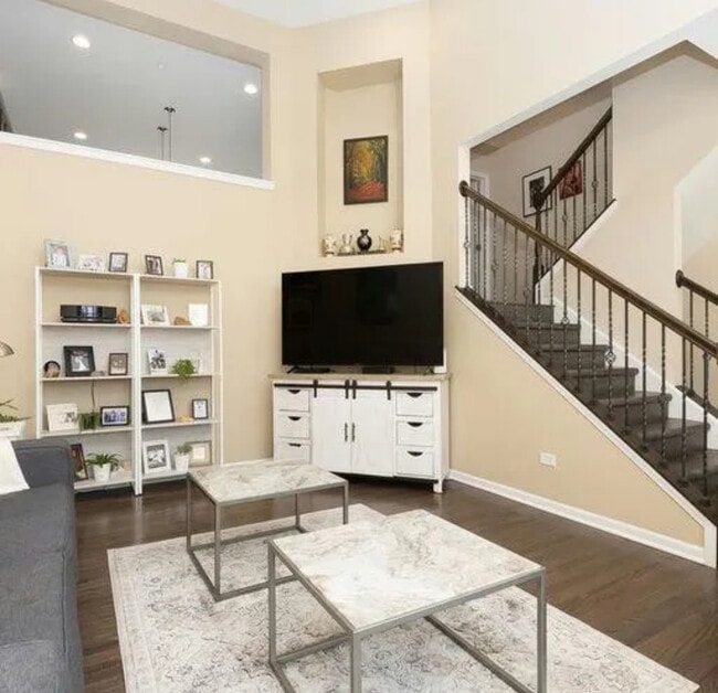 Building Photo - 2942 Madison Dr