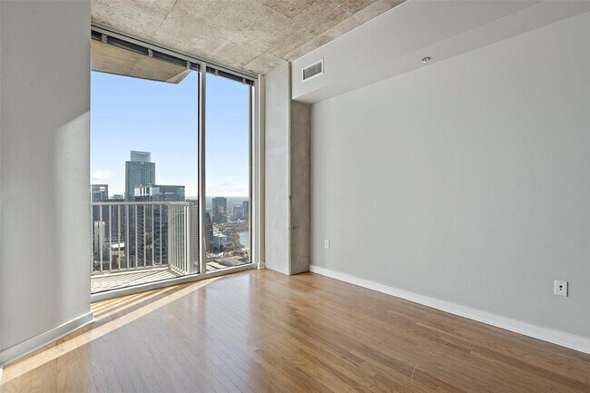 Building Photo - 360 Nueces St