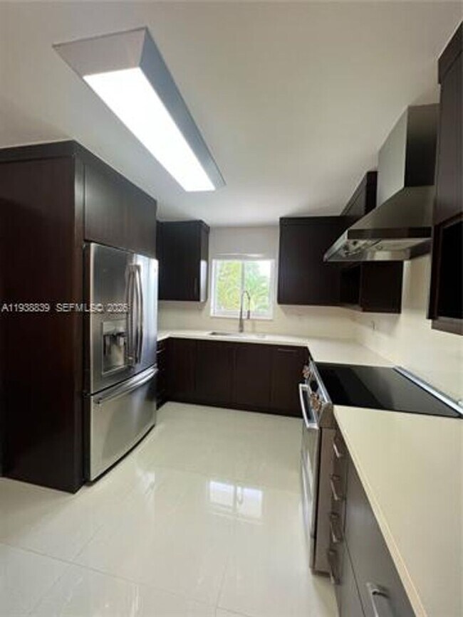 Building Photo - 9210 SW 73rd Avrd