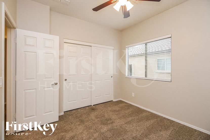 Building Photo - 8811 S 57th Ln