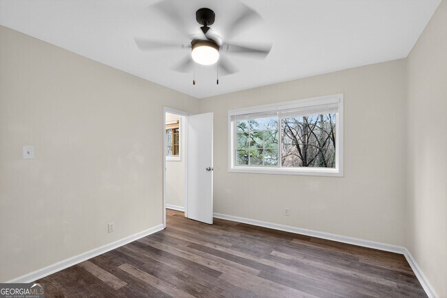 Building Photo - 2520 Peachwood Cir NE