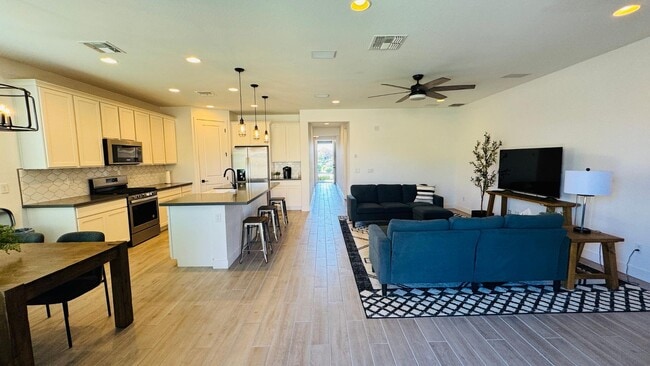 Building Photo - 14424 W Aster Dr