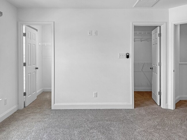 Building Photo - Breathtaking Townhome in Cosby Village!