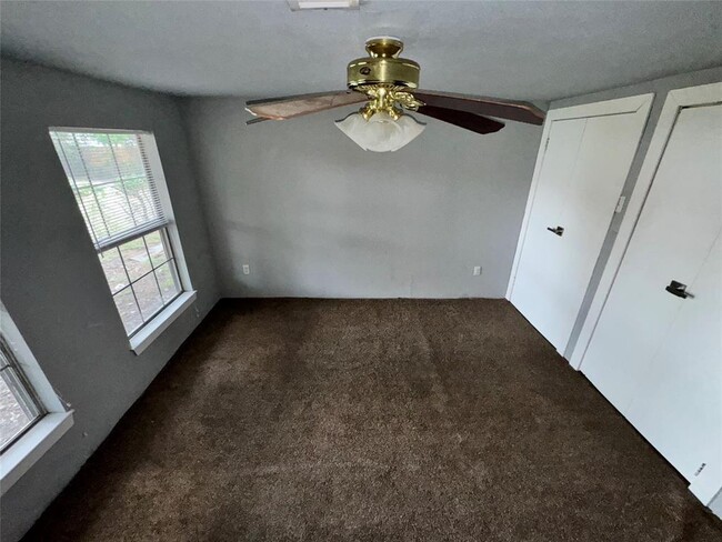 Building Photo - 1102 Minnie Dr