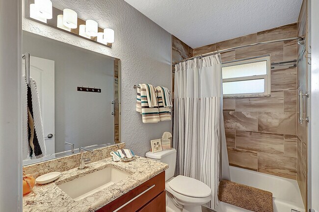 Building Photo - 3271 SE Court Dr