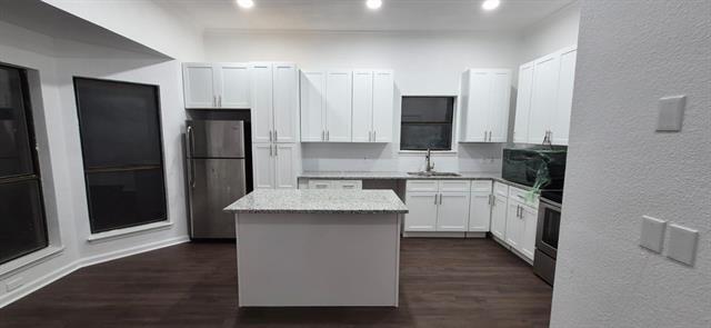 Building Photo - 7000 Bentley Ave