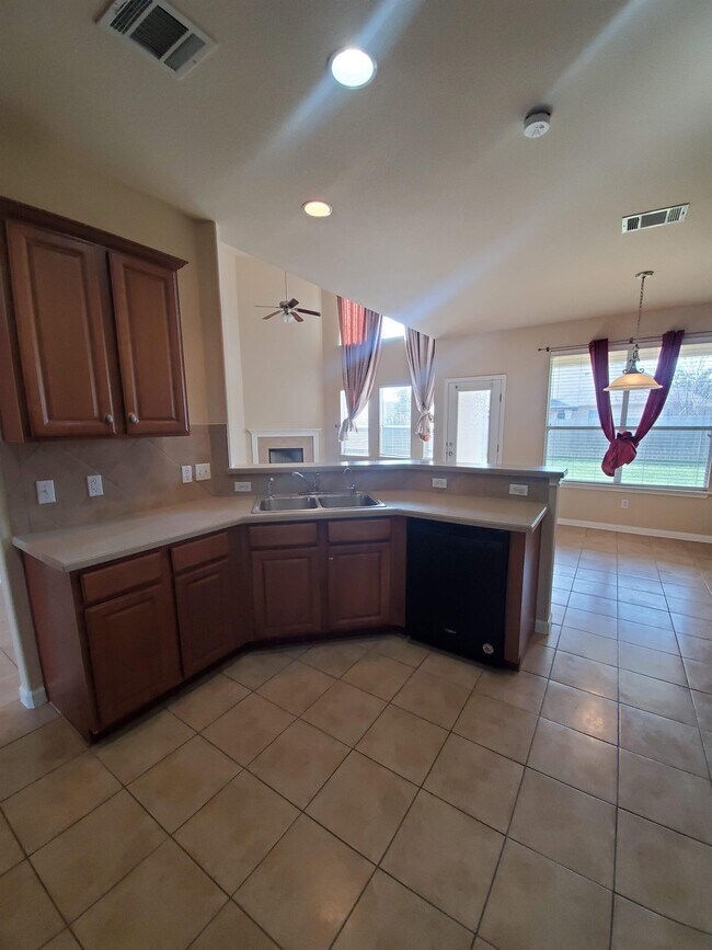 Building Photo - 501 Dinge Bay Dr