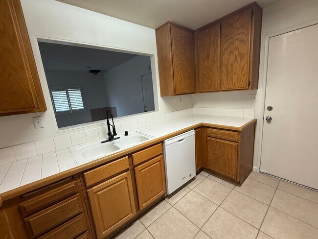 Building Photo - Hesperia Home, 3 Bedroom's, 2 Bathrooms, New paint, New Carpet,