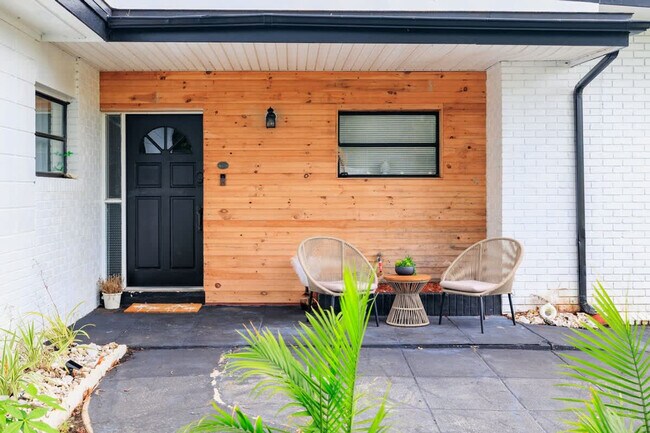 Building Photo - 1271 Woodlawn St