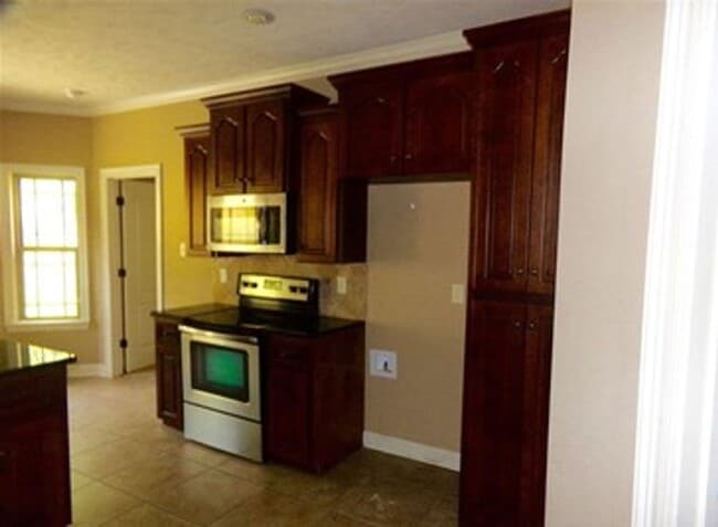 Building Photo - 18 Cains Cove