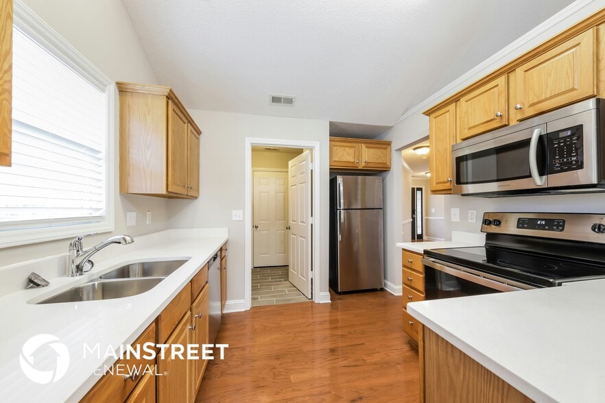 Building Photo - 4700 Seminole Ct