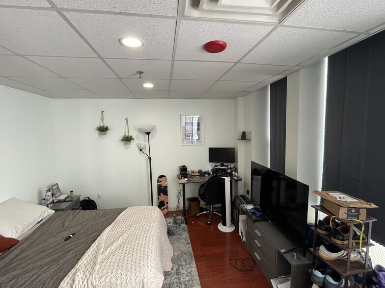 Building Photo - 72 Kneeland St