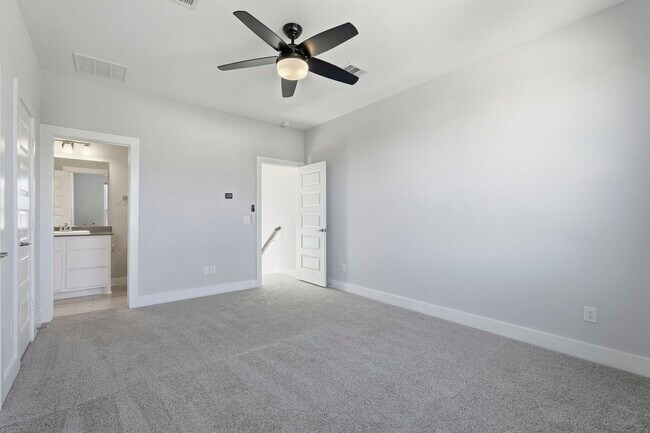 Building Photo - 15822 Pilot Knob Dr