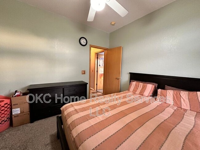 Building Photo - 17316 Valley Crst