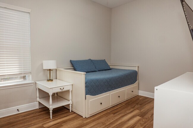 Building Photo - 2810 Pinnacle Point Dr