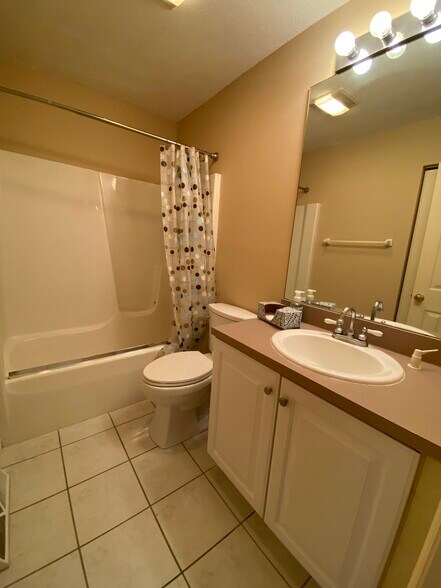 Building Photo - 123 Cobblestone Cir