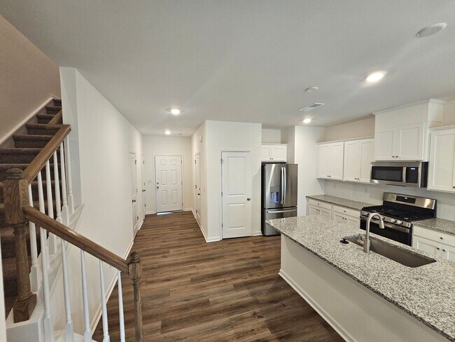 Building Photo - Beautiful Townhome in Concord! Great schools!