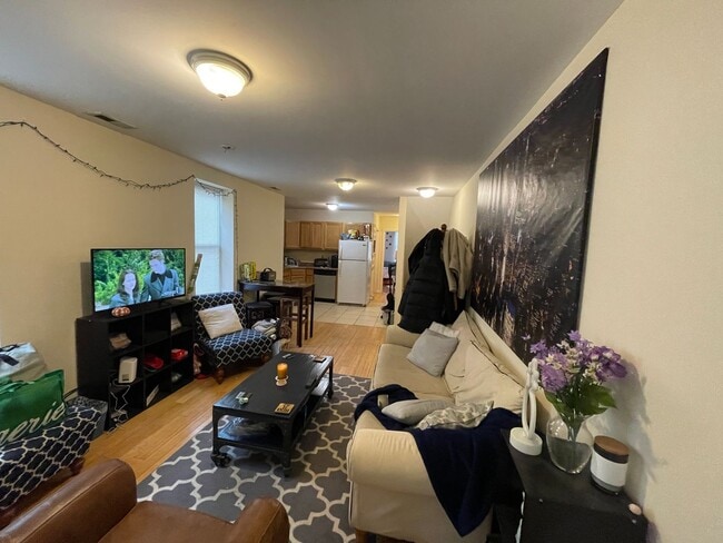 Primary Photo - 1849 Willington St