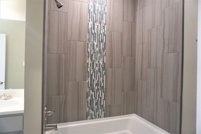 Building Photo - 3 Bedroom, 2 Bath Home in Valley View