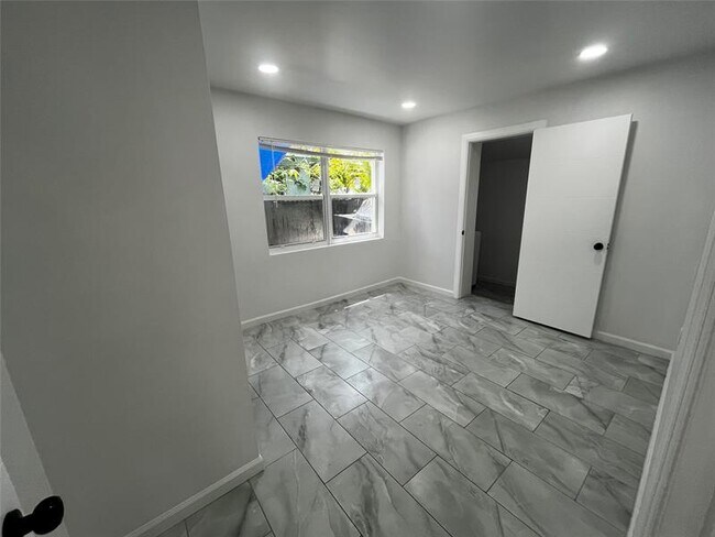 Building Photo - 136 NE 60th St