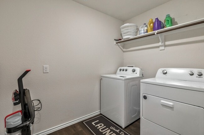 Building Photo - 15121 Ace Dr