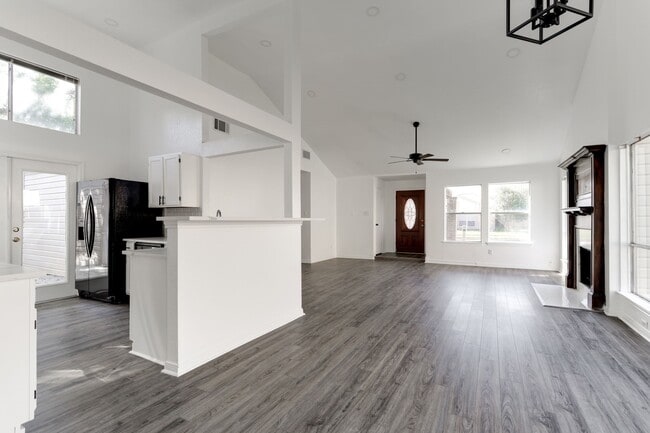 Building Photo - 18326 Autumn Trails Ln