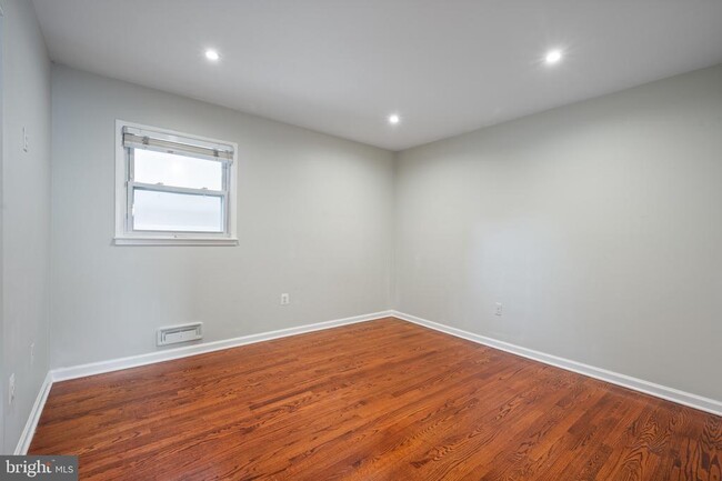 Building Photo - 2413 Childs Ln